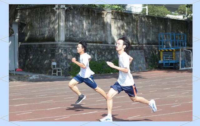 球场上的较量！运动员展现实力