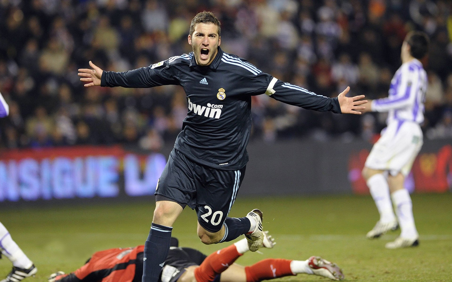 利物浦主帅放话：大奖赛八强战必胜山东泰山，梅西冷笑回应