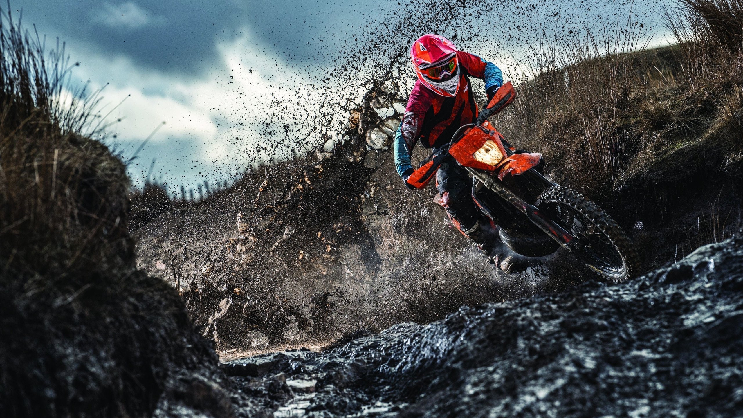 C罗回归赛场，惊险取胜首场状态亮眼，日本队观众沸腾！